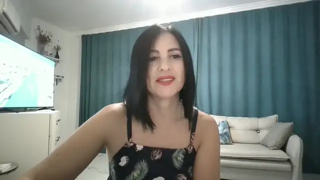 Snapshot of Rosa_Angie chatting on 10.04.25 Rosa Angie online show from 10.04.25