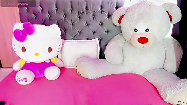 Snapshot of Julie_Lovelyx1 chatting on 03.20.25 Julie Lovelyx1 online show from 03.20.25