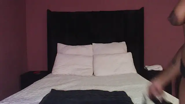 Snapshot of xMiAmor chatting on 02.20.26 xMiAmor online show from 02.20.26