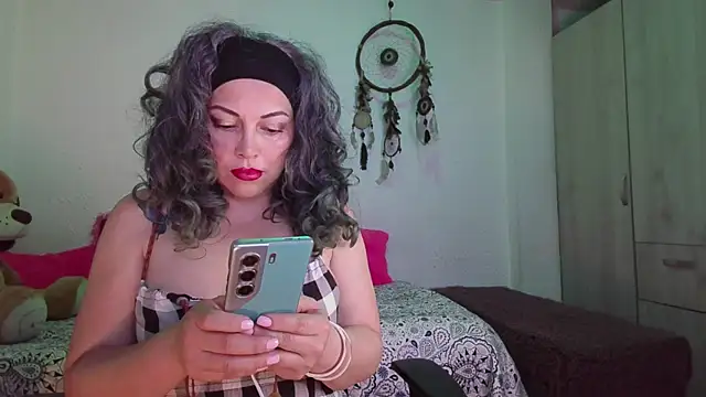 Victoria Lover online show from 10.28.25