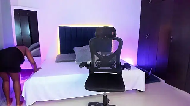 Iam brittanyjhons online show from 09.24.25