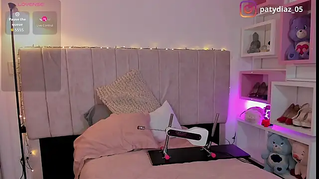 Snapshot of MiiaParker6972 chatting on 02.18.26 MiiaParker6972 online show from 02.18.26