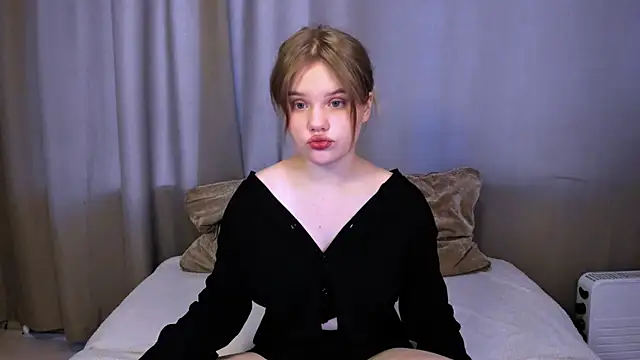 Snapshot of LaseyMoon chatting on 03.01.25 LaseyMoon online show from 03.01.25