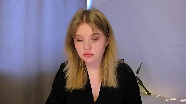 Snapshot of LaseyMoon chatting on 03.10.25 LaseyMoon online show from 03.10.25