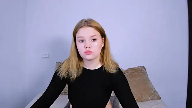 Snapshot of LaseyMoon chatting on 10.21.25 LaseyMoon online show from 10.21.25