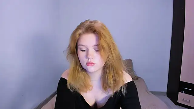 Snapshot of LaseyMoon chatting on 11.19.25 LaseyMoon online show from 11.19.25