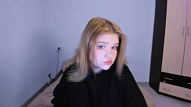 Snapshot of LaseyMoon chatting on 11.23.25 LaseyMoon online show from 11.23.25