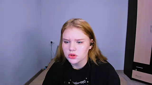 Snapshot of LaseyMoon chatting on 11.27.25 LaseyMoon online show from 11.27.25