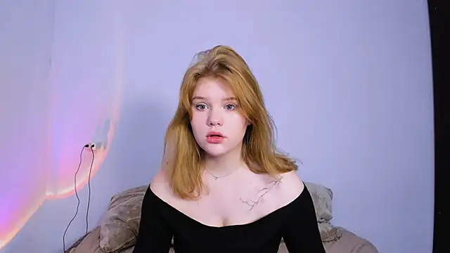 Snapshot of LaseyMoon chatting on 11.29.25 LaseyMoon online show from 11.29.25