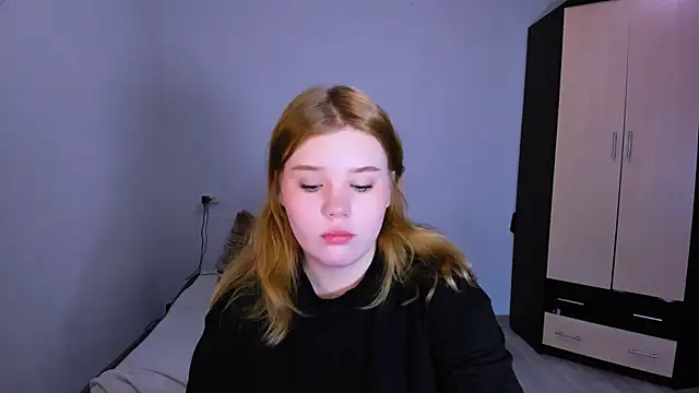 LaseyMoon online show from 12.20.25