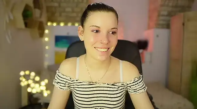 Snapshot of April_Olsen chatting on 03.05.25 April Olsen online show from 03.05.25