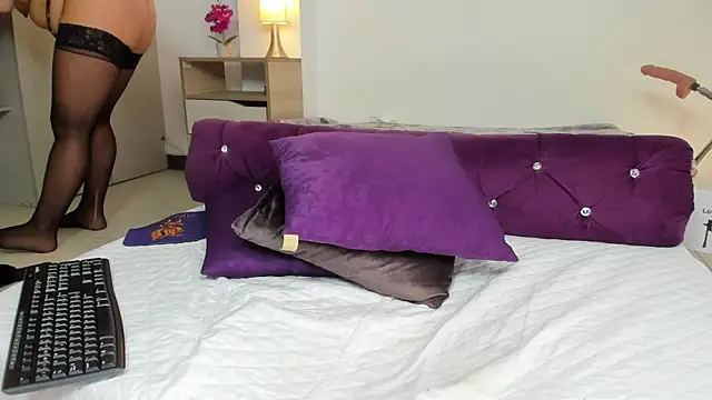 Snapshot of MontserratMarie chatting on 03.10.25 MontserratMarie online show from 03.10.25