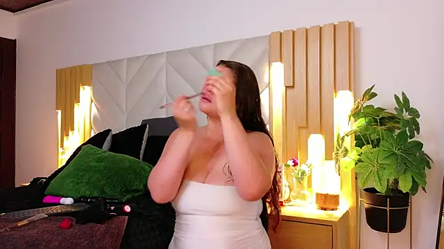 Snapshot of Anaise_latif chatting on 09.20.25 Anaise latif online show from 09.20.25