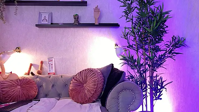 Snapshot of Anaise_latif chatting on 10.21.25 Anaise latif online show from 10.21.25