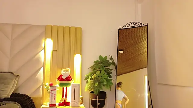 Snapshot of Anaise_latif chatting on 11.28.25 Anaise latif online show from 11.28.25