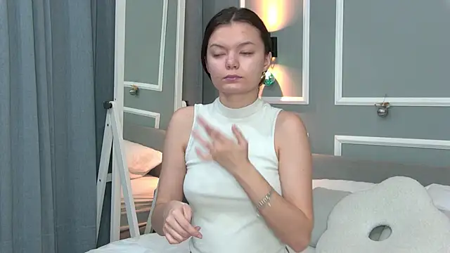 AsterQuinn online show from 01.10.26