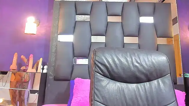 EMYCLARK01 online show from 05.31.26