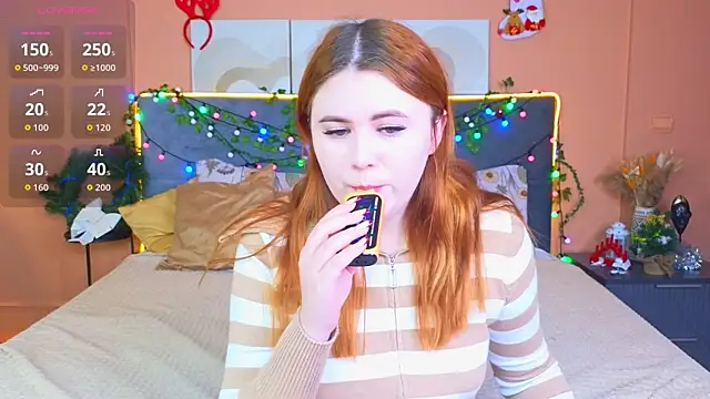 Snapshot of Eva_Starlight chatting on 12.19.25 Eva Starlight online show from 12.19.25