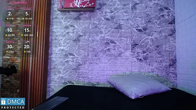 MaeveKuro online show from 09.15.25