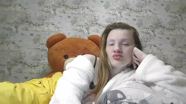 Eveline May online show from 02.27.25