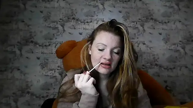 Eveline May online show from 12.15.25