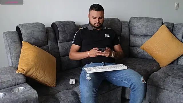 Snapshot of khalidferrer chatting on 03.06.25 khalidferrer online show from 03.06.25