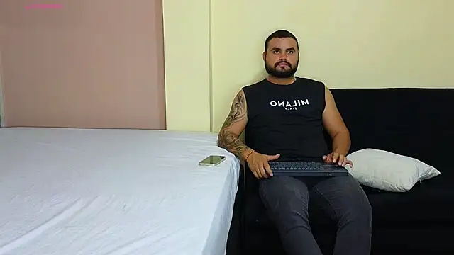 Snapshot of khalidferrer chatting on 10.16.25 khalidferrer online show from 10.16.25