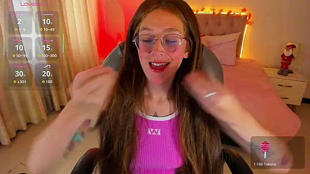 Snapshot of Emily_Warren_ chatting on 11.25.25 Emily Warren online show from 11.25.25