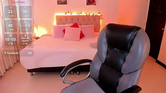 Snapshot of Emily_Warren_ chatting on 12.02.25 Emily Warren online show from 12.02.25