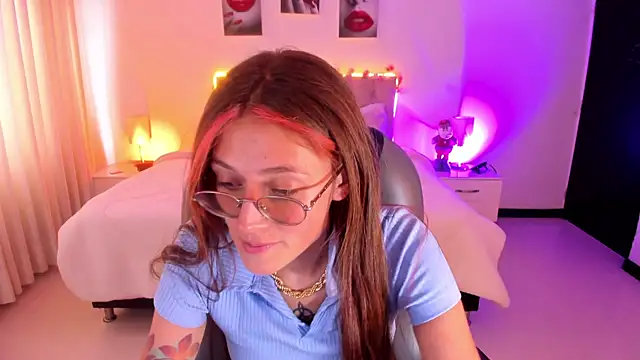 Snapshot of Emily_Warren_ chatting on 12.04.25 Emily Warren online show from 12.04.25