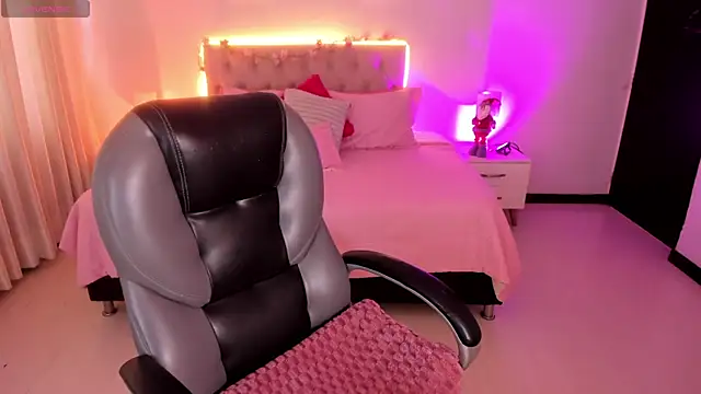 Emily Warren  online show from 12.20.25