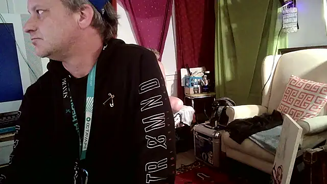 Snapshot of Foxxyhoneypott chatting on 03.13.25 Foxxyhoneypott online show from 03.13.25