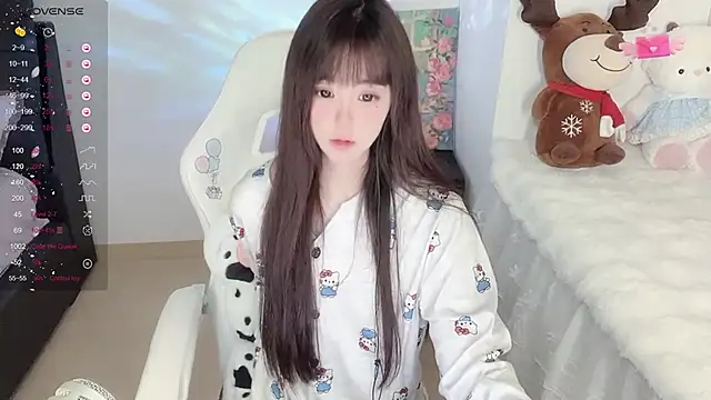 Snapshot of Milla-z chatting on 10.27.25 Milla-z online show from 10.27.25