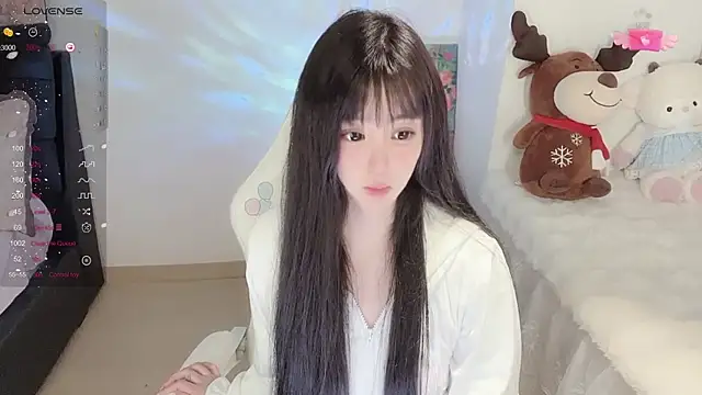 Snapshot of Milla-z chatting on 11.17.25 Milla-z online show from 11.17.25