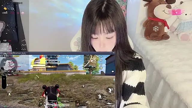 Snapshot of Milla-z chatting on 11.17.25 Milla-z online show from 11.17.25