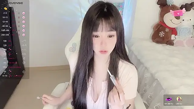 Snapshot of Milla-z chatting on 11.19.25 Milla-z online show from 11.19.25