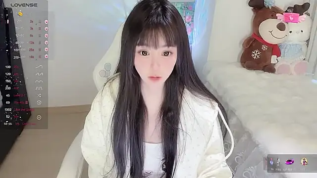 Snapshot of Milla-z chatting on 11.21.25 Milla-z online show from 11.21.25