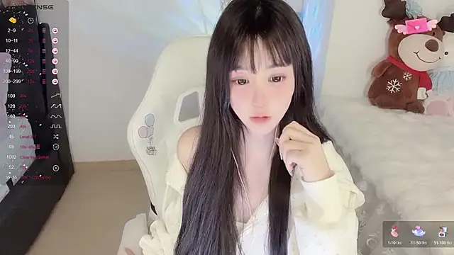 Snapshot of Milla-z chatting on 11.21.25 Milla-z online show from 11.21.25