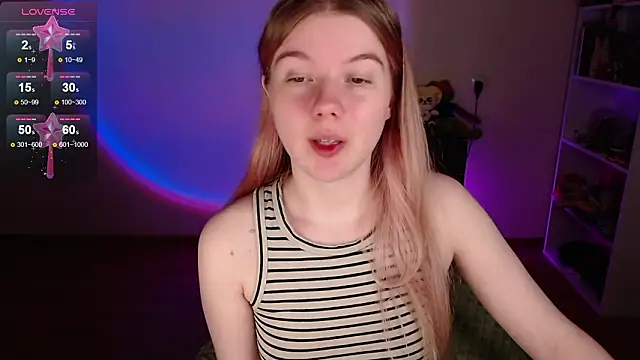 Strawberry juli online show from 03.12.26