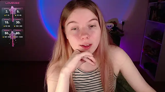 Strawberry juli online show from 03.14.26