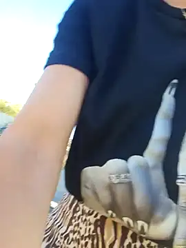 Snapshot of zoeylarkens chatting on 11.03.25 zoeylarkens online show from 11.03.25