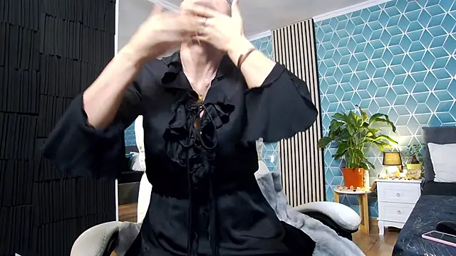 Snapshot of zoeylarkens chatting on 11.27.25 zoeylarkens online show from 11.27.25