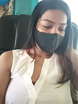 Snapshot of CRAZY__BITE chatting on 11.28.25 CRAZY BITE online show from 11.28.25