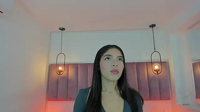 Snapshot of Haily_b chatting on 11.08.25 Haily b online show from 11.08.25