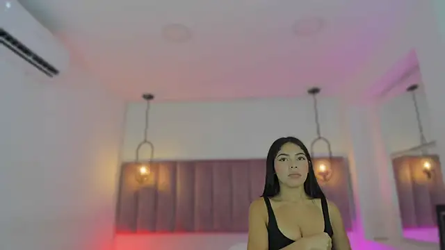 Snapshot of Haily_b chatting on 12.05.25 Haily b online show from 12.05.25