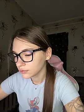 Snapshot of MrrKate chatting on 11.28.25 MrrKate online show from 11.28.25