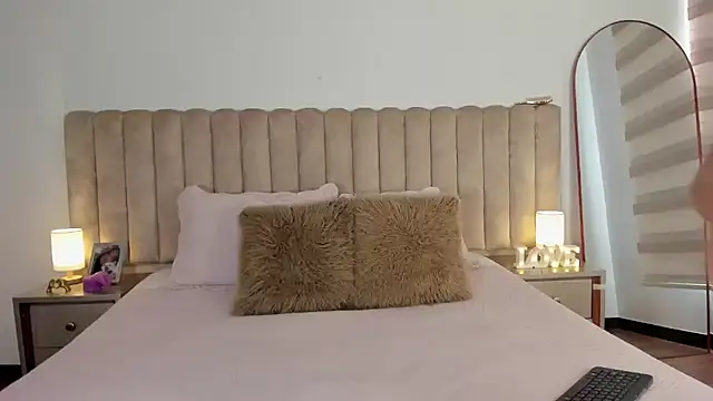 Snapshot of Sophie_Restrepo chatting on 02.01.26 Sophie Restrepo online show from 02.01.26