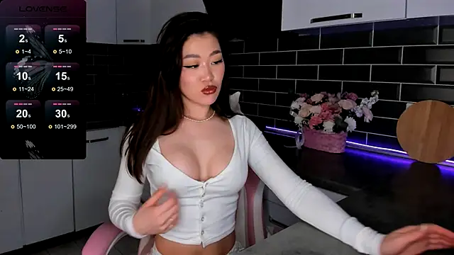 Snapshot of ShaiyaMinn3 chatting on 11.17.25 ShaiyaMinn3 online show from 11.17.25