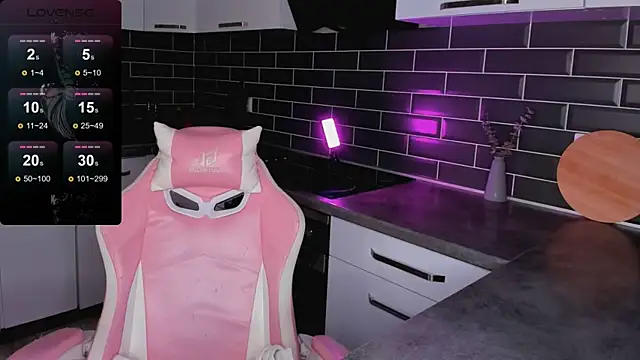 Snapshot of ShaiyaMinn3 chatting on 12.18.25 ShaiyaMinn3 online show from 12.18.25