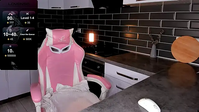 Snapshot of ShaiyaMinn3 chatting on 12.19.25 ShaiyaMinn3 online show from 12.19.25